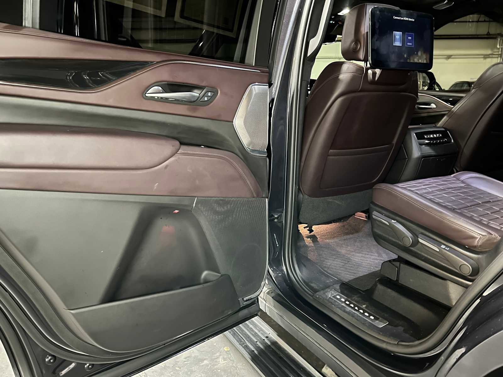 Used 2023 Cadillac Escalade Sport Platinum AWD/4WD image 17