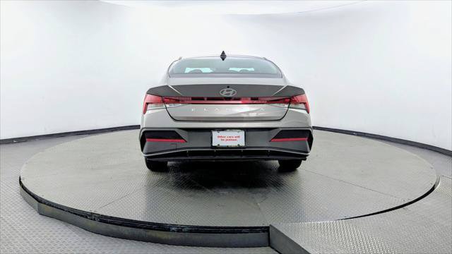Used 2025 Hyundai Elantra Hybrid FWD image 7
