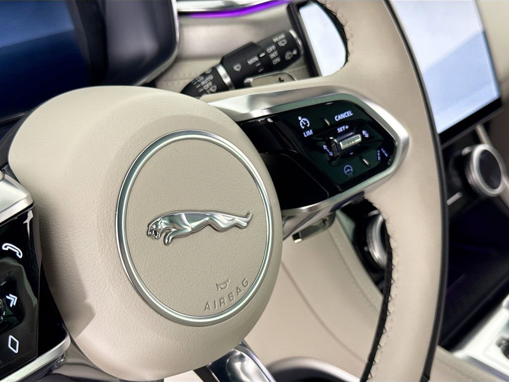 Used 2025 Jaguar F-PACE R-Dynamic S image 19