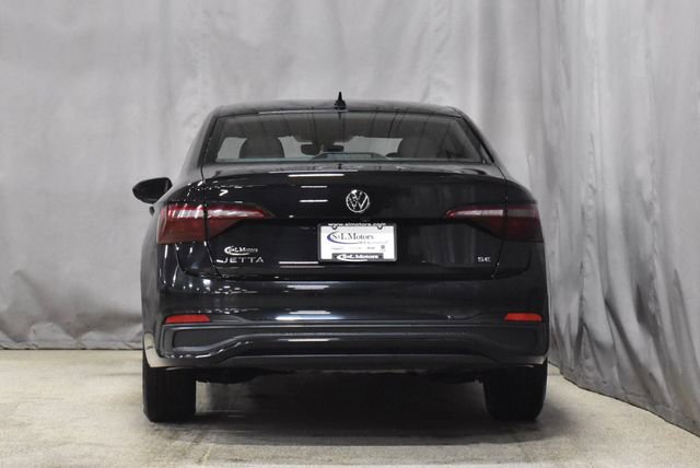 Used 2024 Volkswagen Jetta SE image 8