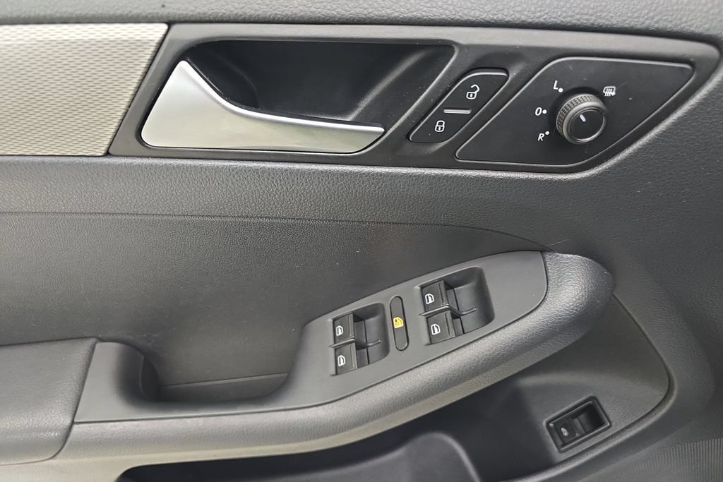 Used 2016 Volkswagen Jetta SE FWD image 14