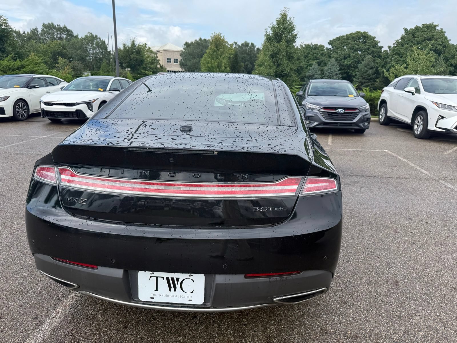 Used 2017 Lincoln MKZ Reserve w/ Luxury Package AWD/4WD image 6