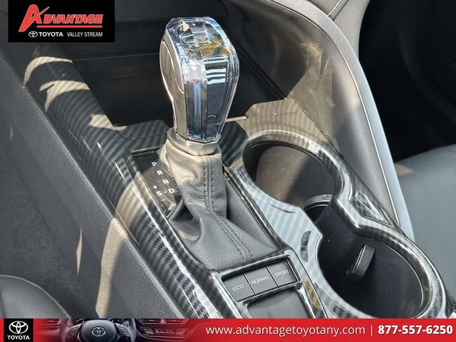 Used 2024 Toyota Camry SE w/ Cold Weather Package FWD image 34