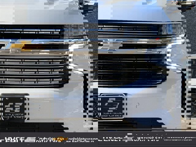 Used 2023 Chevrolet Suburban Premier image 4