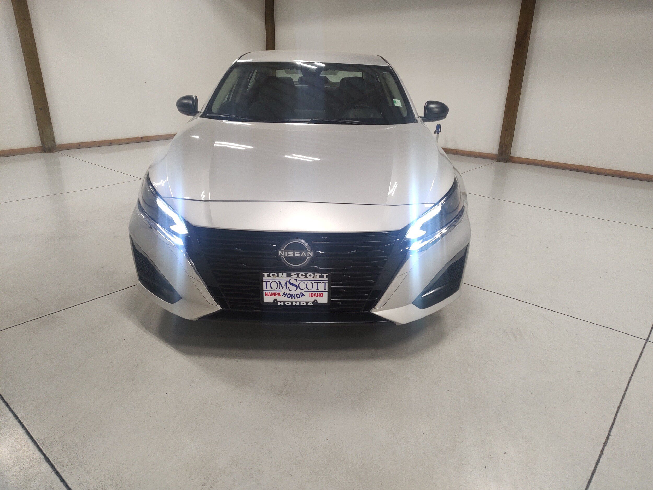 Used 2025 Nissan Altima 2.5 SV FWD image 3