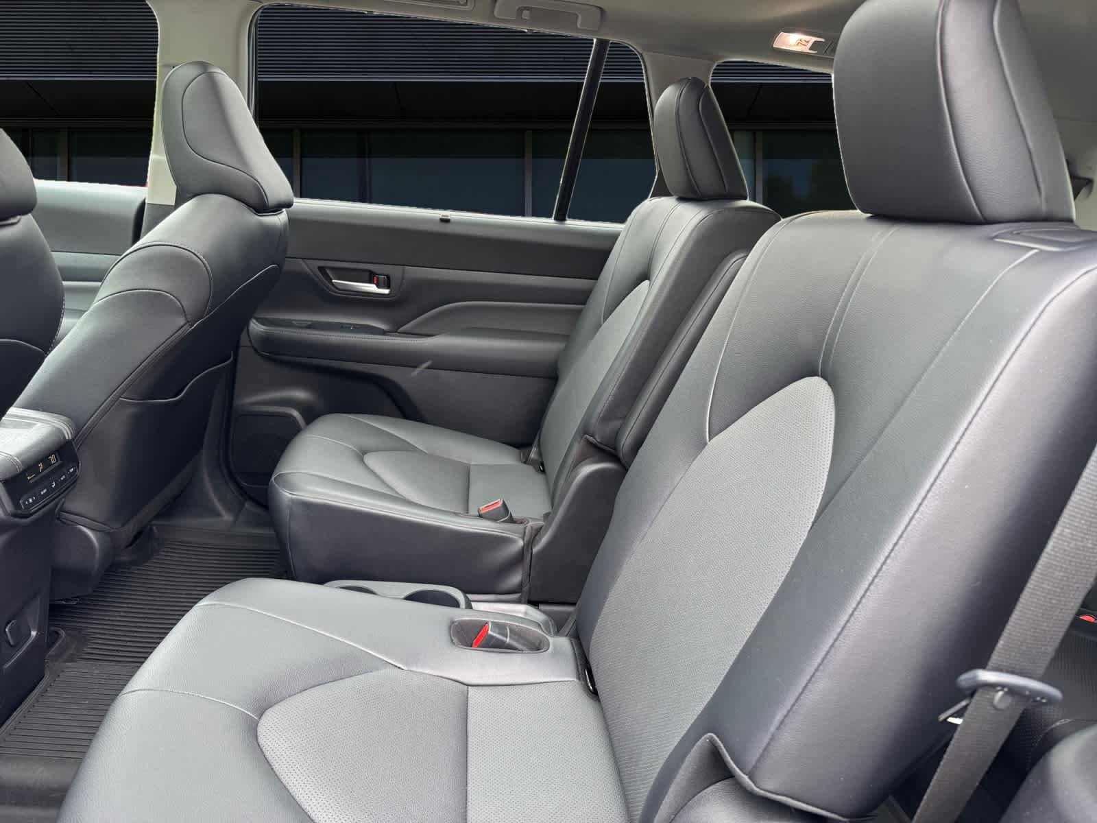 Used 2024 Toyota Grand Highlander AWD image 16