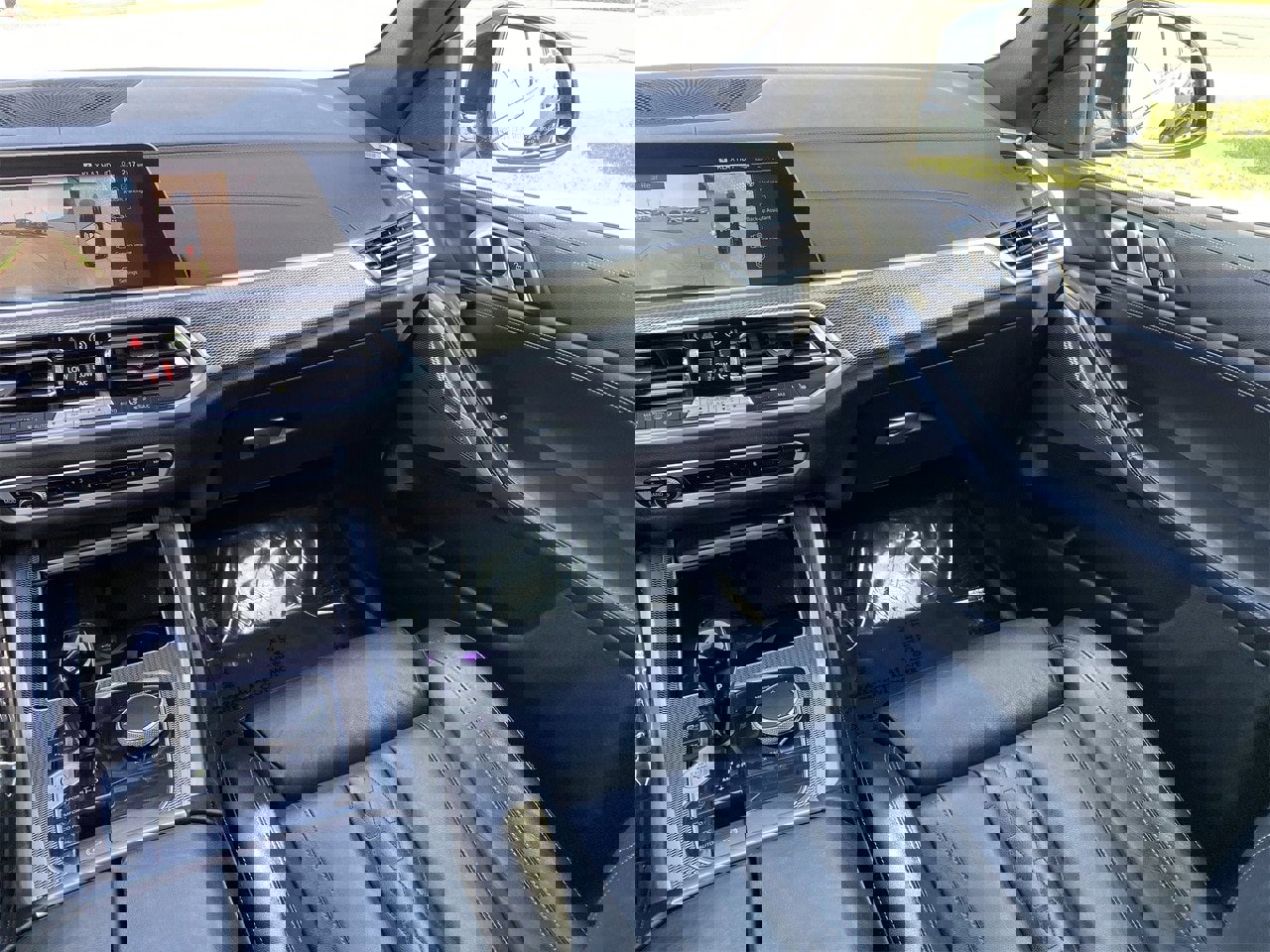 Used 2023 BMW X6 xDrive40i w/ M Sport Package image 18