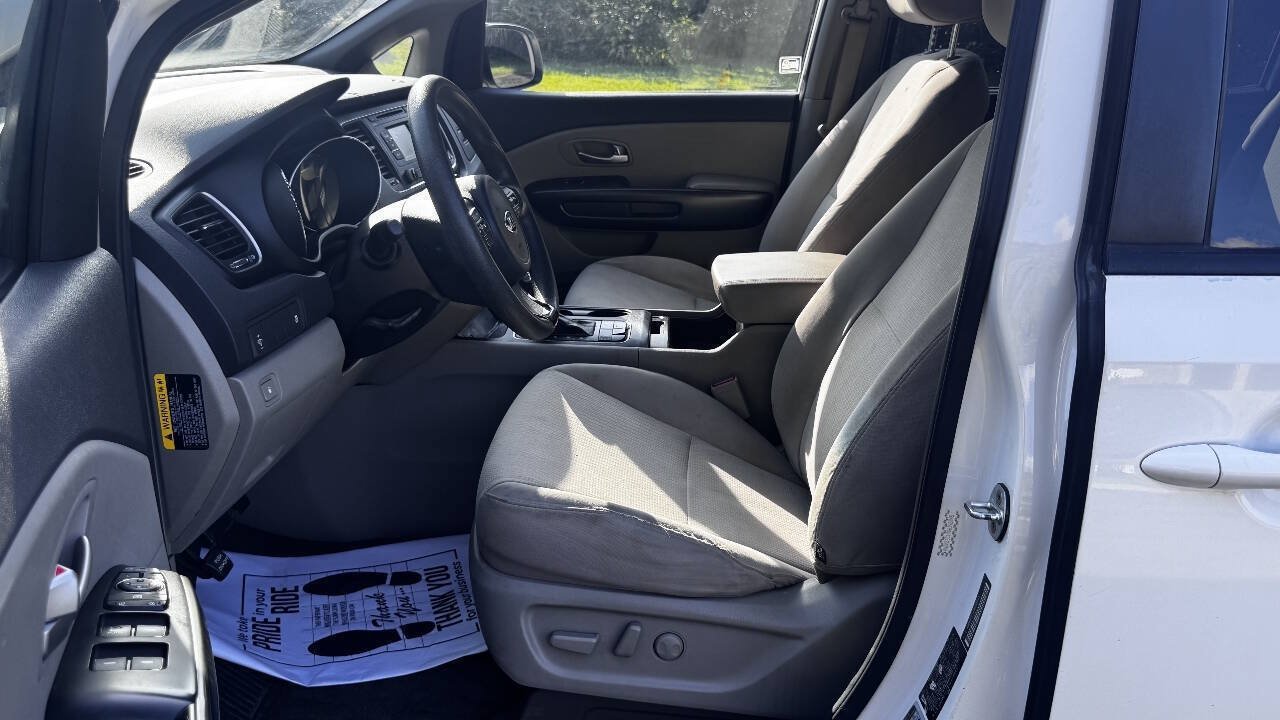 Used 2016 Kia Sedona LX w/ Option Group 020 FWD image 15