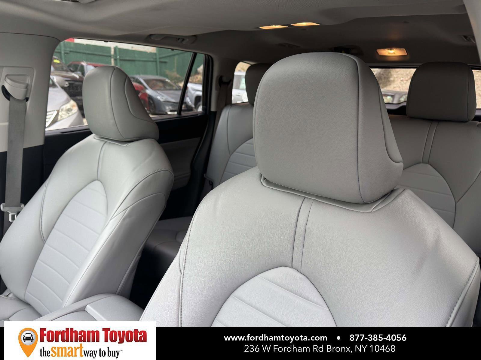 Used 2022 Toyota Highlander XLE image 18
