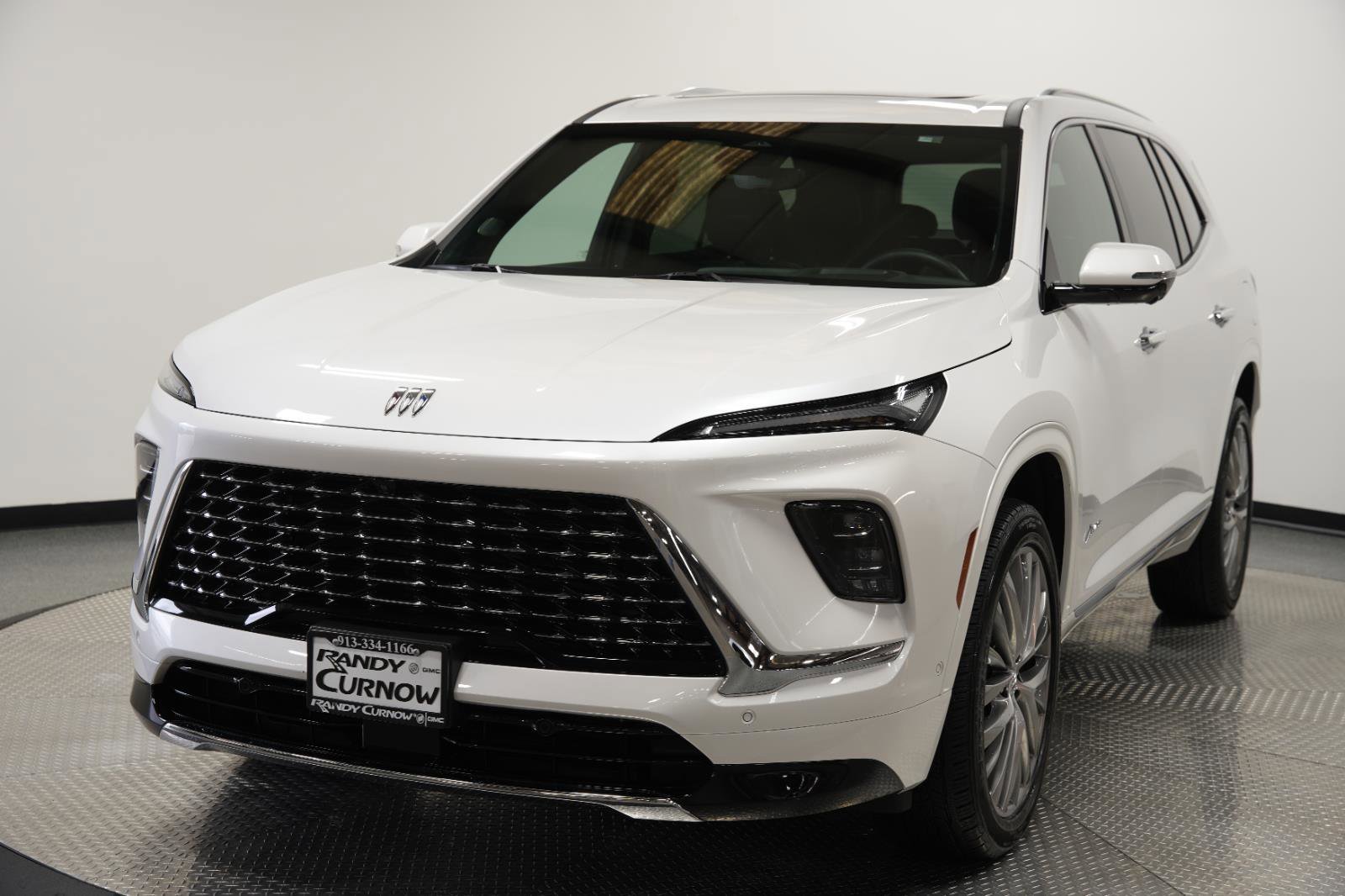 Used 2025 Buick Enclave Avenir image 3