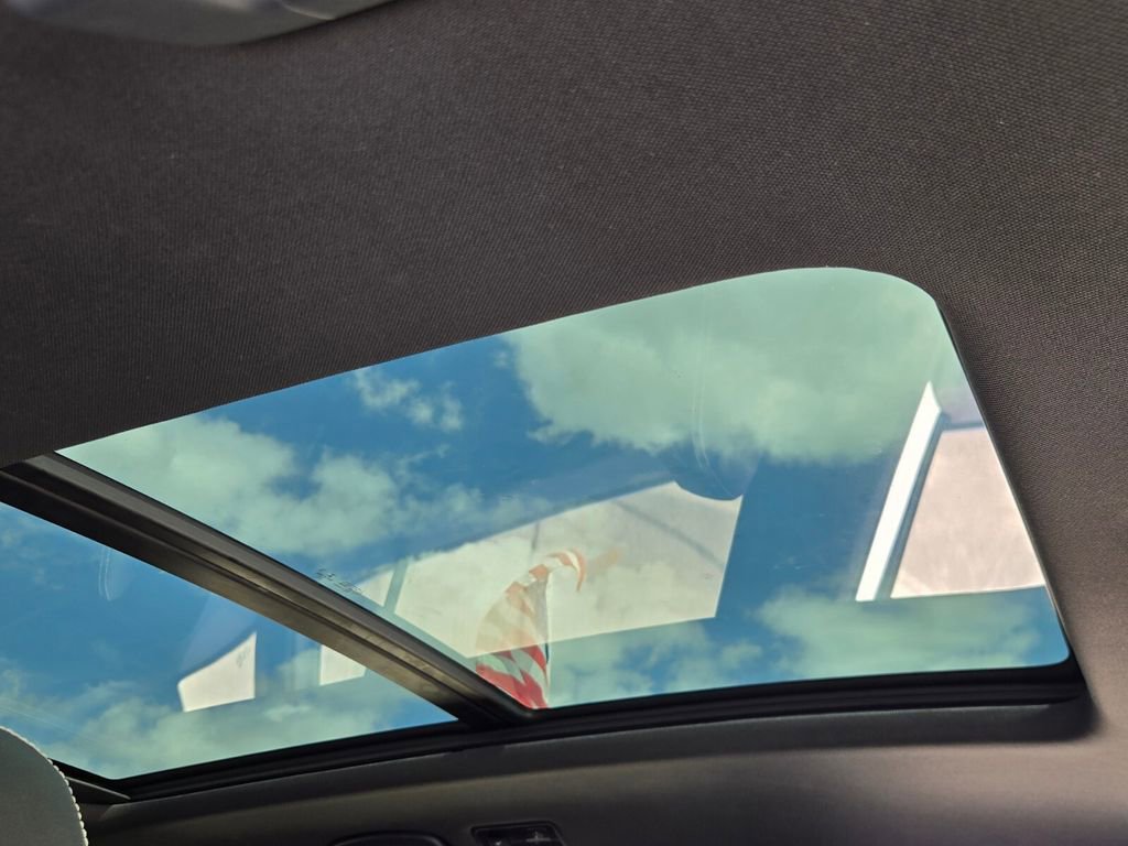 Used 2021 Volkswagen Atlas Cross Sport SE w/ Panoramic Sunroof Package FWD image 18