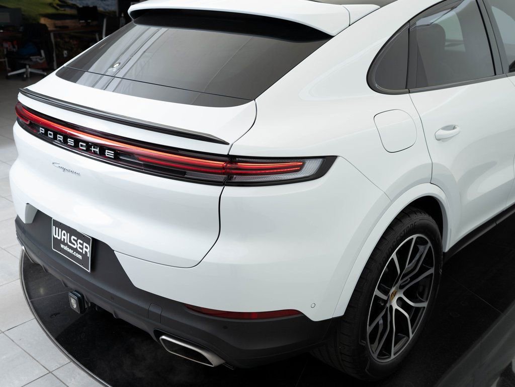 Certified 2024 Porsche Cayenne Coupe AWD/4WD image 18
