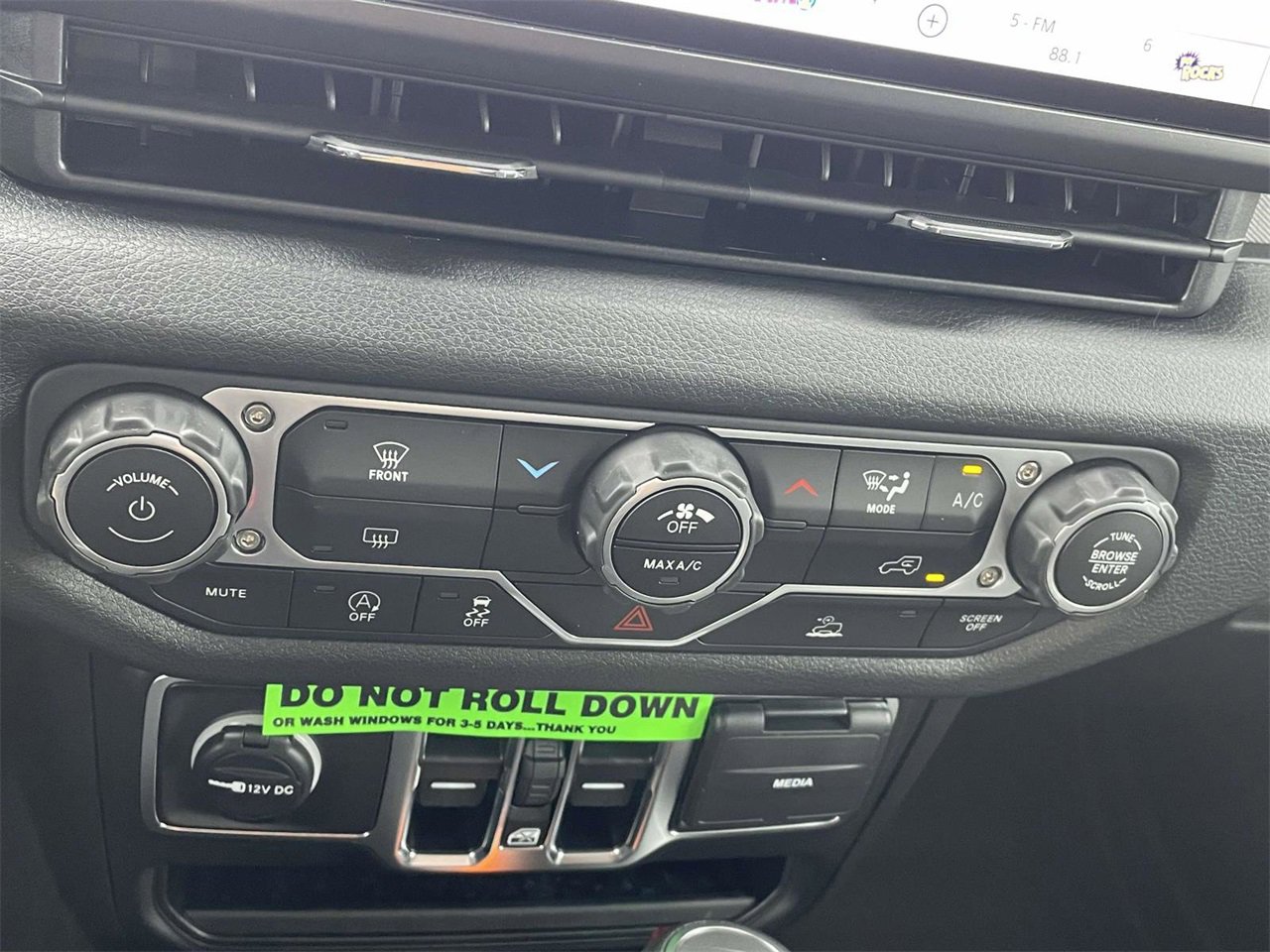 New 2025 Jeep Gladiator Sport image 20