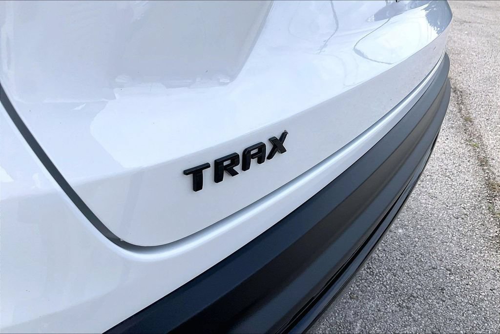 Used 2025 Chevrolet Trax RS FWD image 25