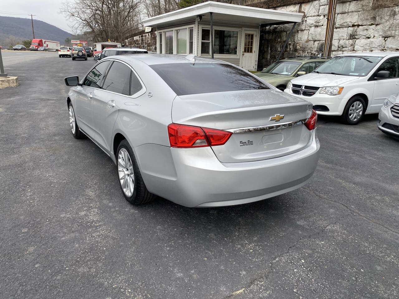 Used 2018 Chevrolet Impala LS FWD image 3