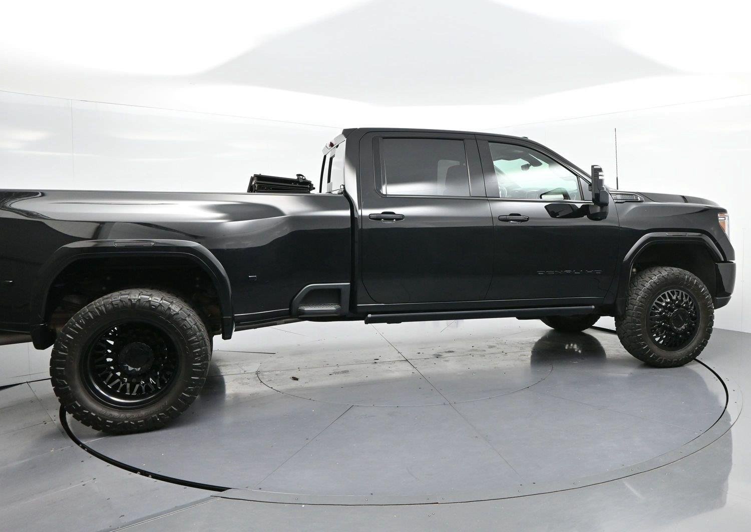 Used 2022 GMC Sierra 3500 Denali w/ Denali Ultimate Package AWD/4WD image 8