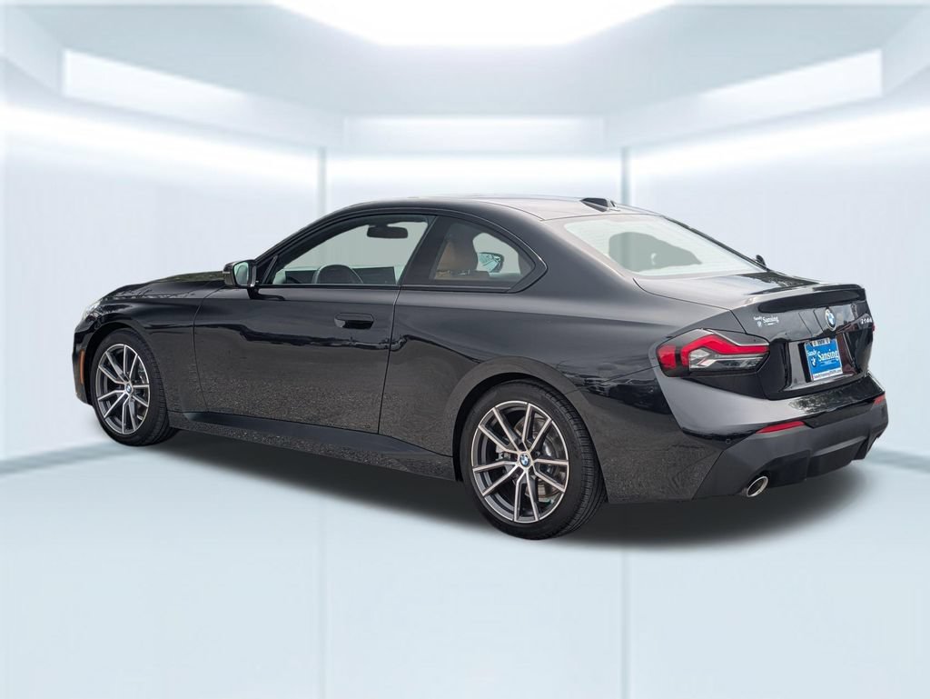 Used 2025 BMW 230i Coupe w/ Convenience Package RWD image 3