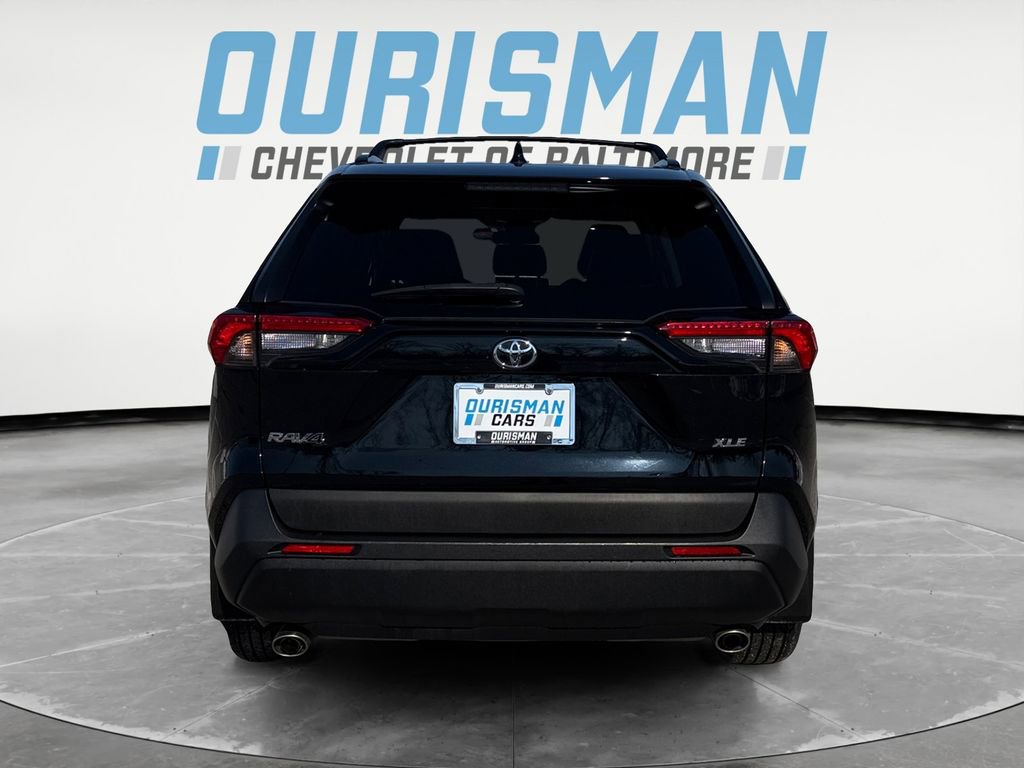 Used 2022 Toyota RAV4 XLE Premium image 5