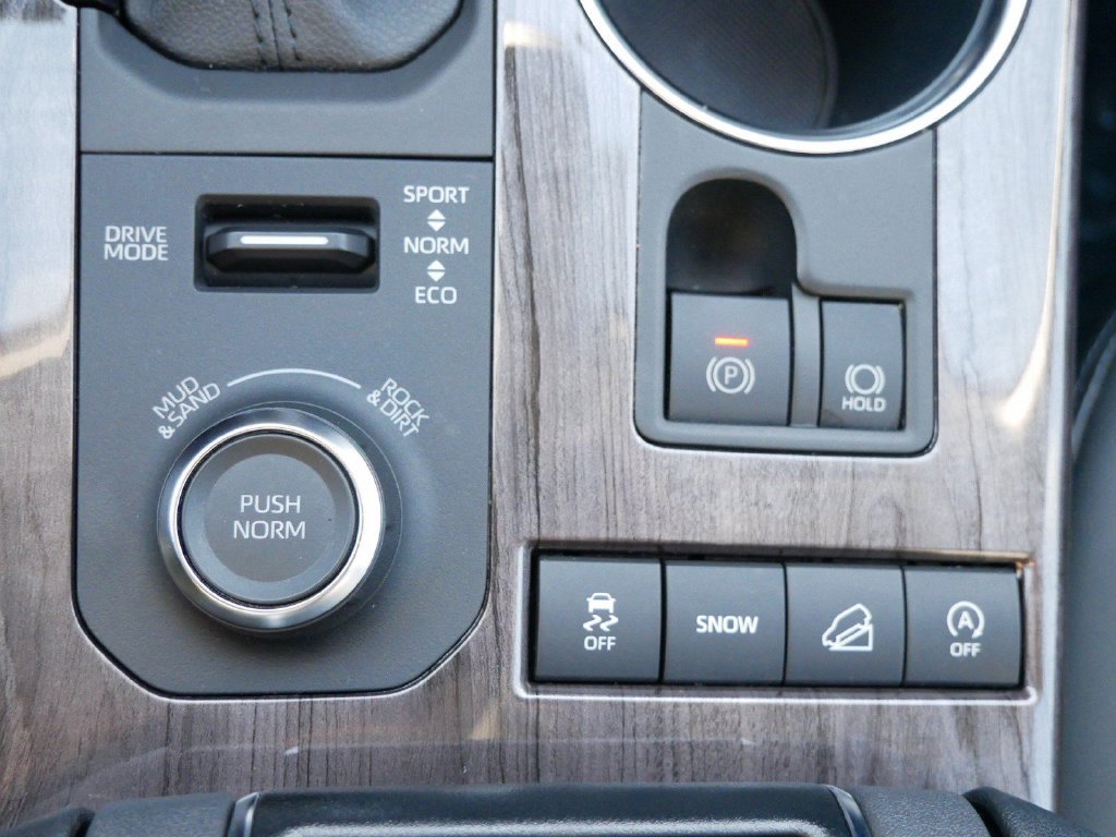 Used 2021 Toyota Highlander Limited AWD/4WD image 25