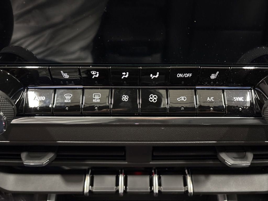 New 2026 Chevrolet Colorado Trail Boss AWD/4WD image 22