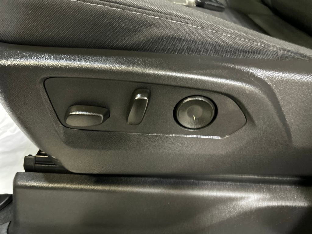 Used 2025 Chevrolet Silverado 1500 LT image 11