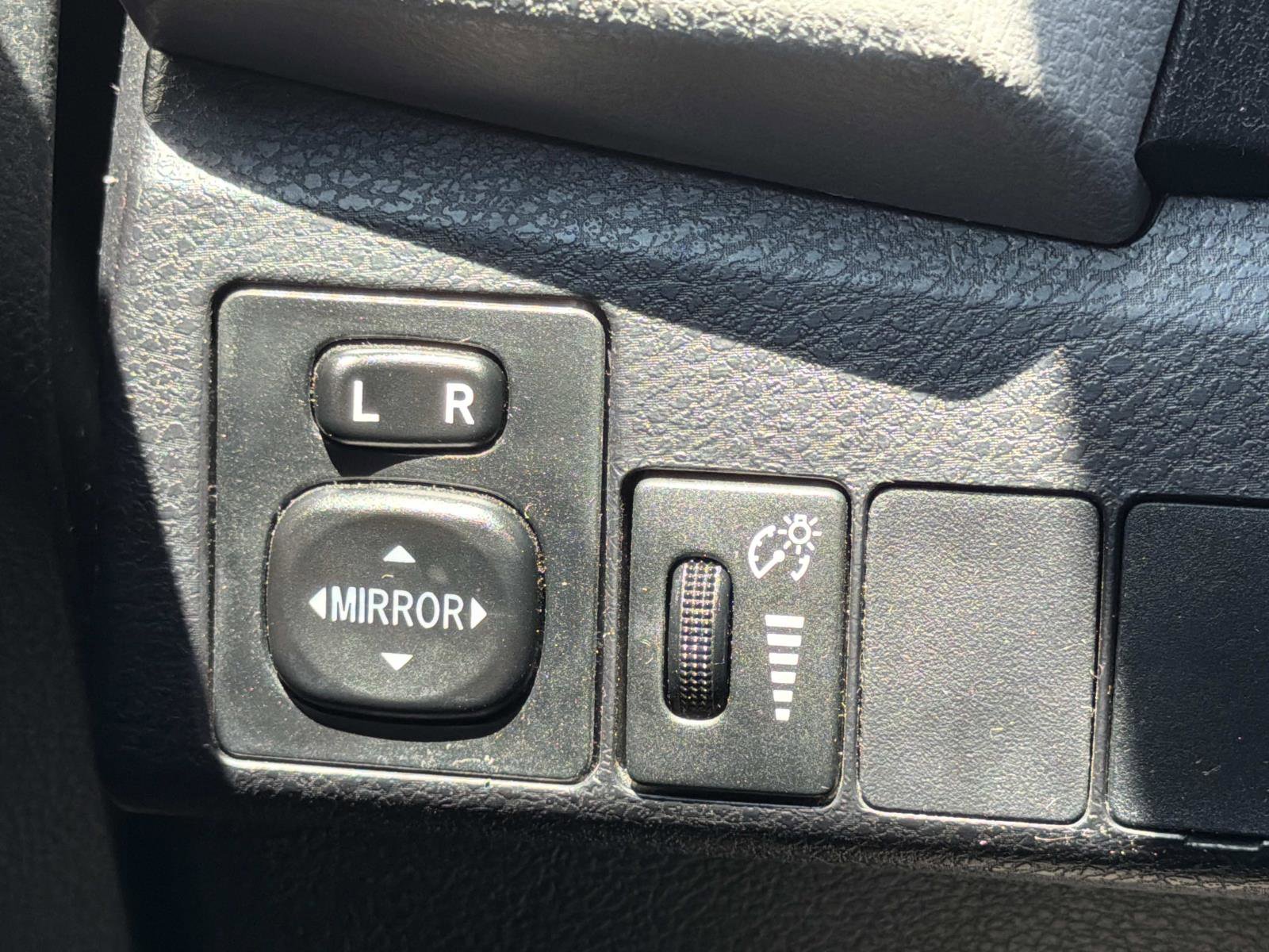 Used 2016 Toyota Corolla LE image 15