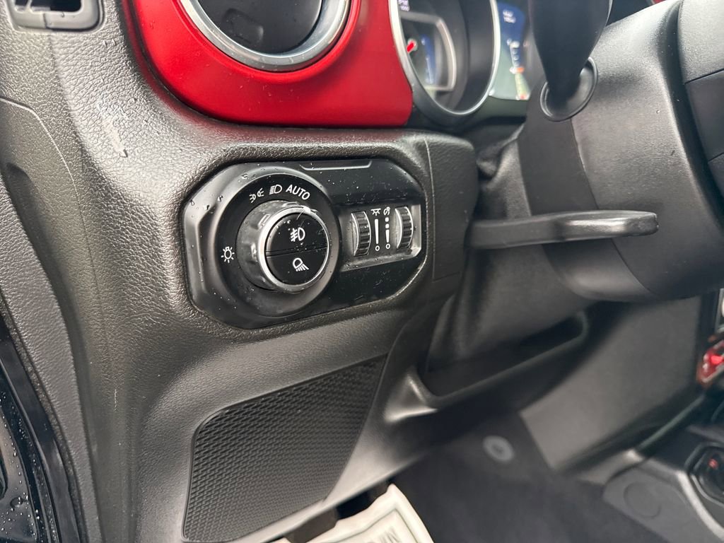 Used 2021 Jeep Gladiator Rubicon w/ Dual Top Group AWD/4WD image 32