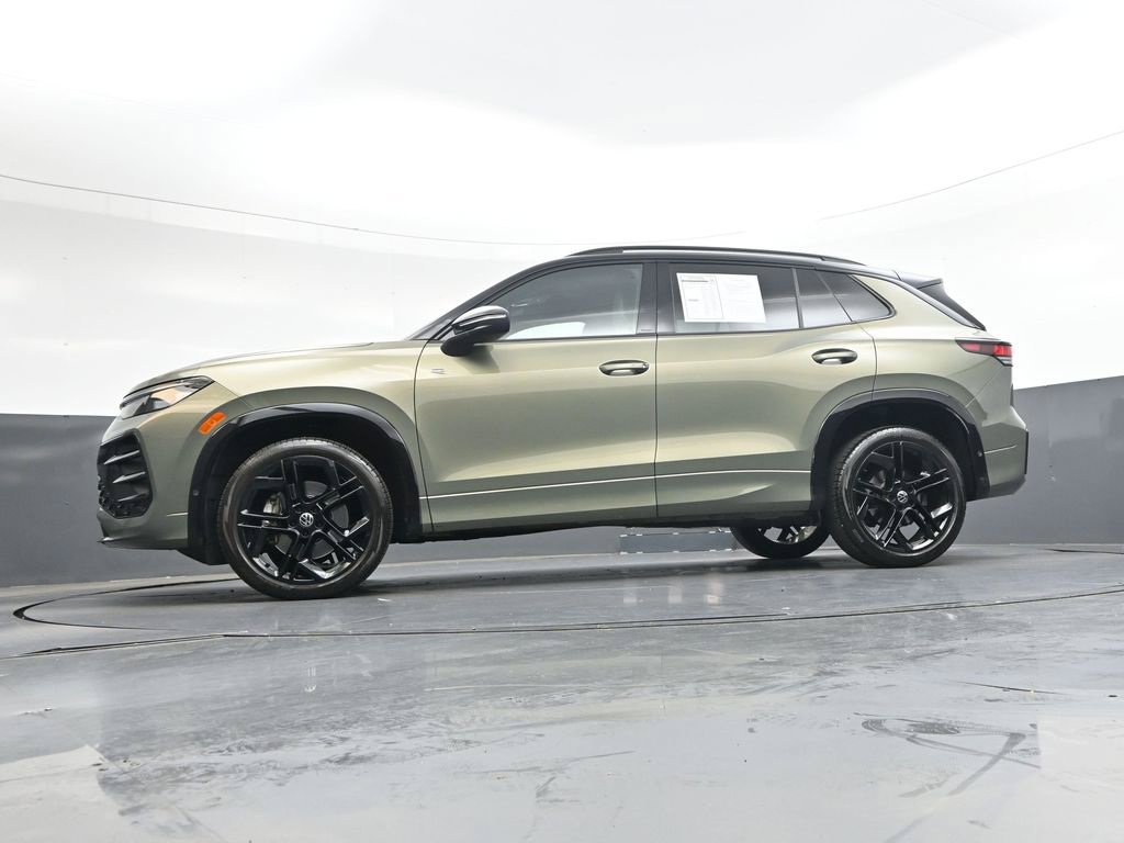 Used 2025 Volkswagen Tiguan SE R-Line AWD/4WD image 38