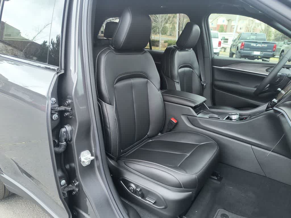 New 2026 Jeep Grand Cherokee Limited w/ Limited Altitude Package AWD/4WD image 25