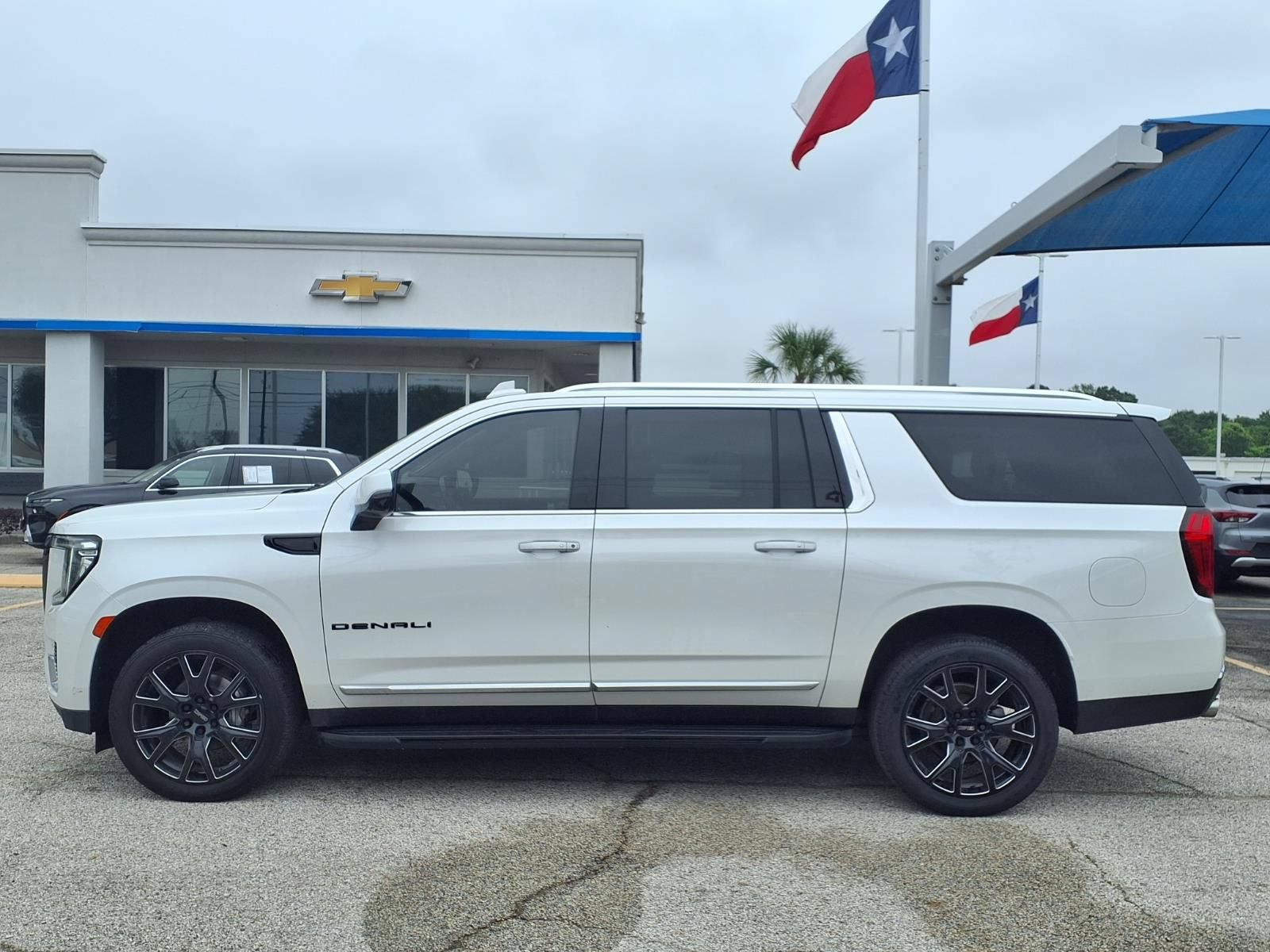 Used 2021 GMC Yukon XL Denali AWD/4WD image 24
