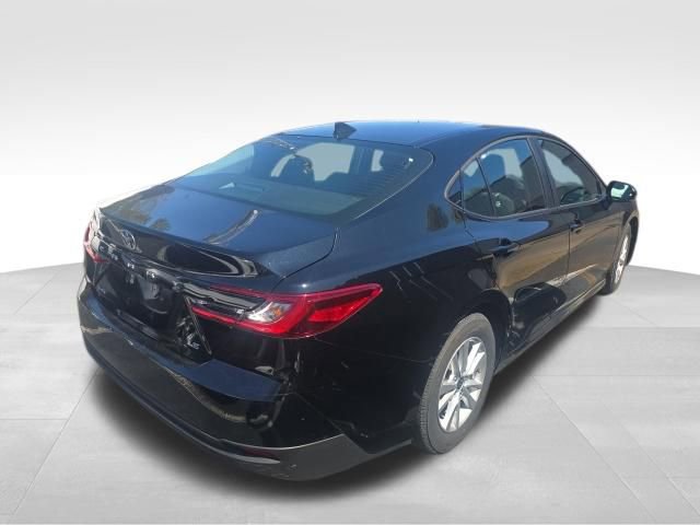 Used 2025 Toyota Camry LE image 4