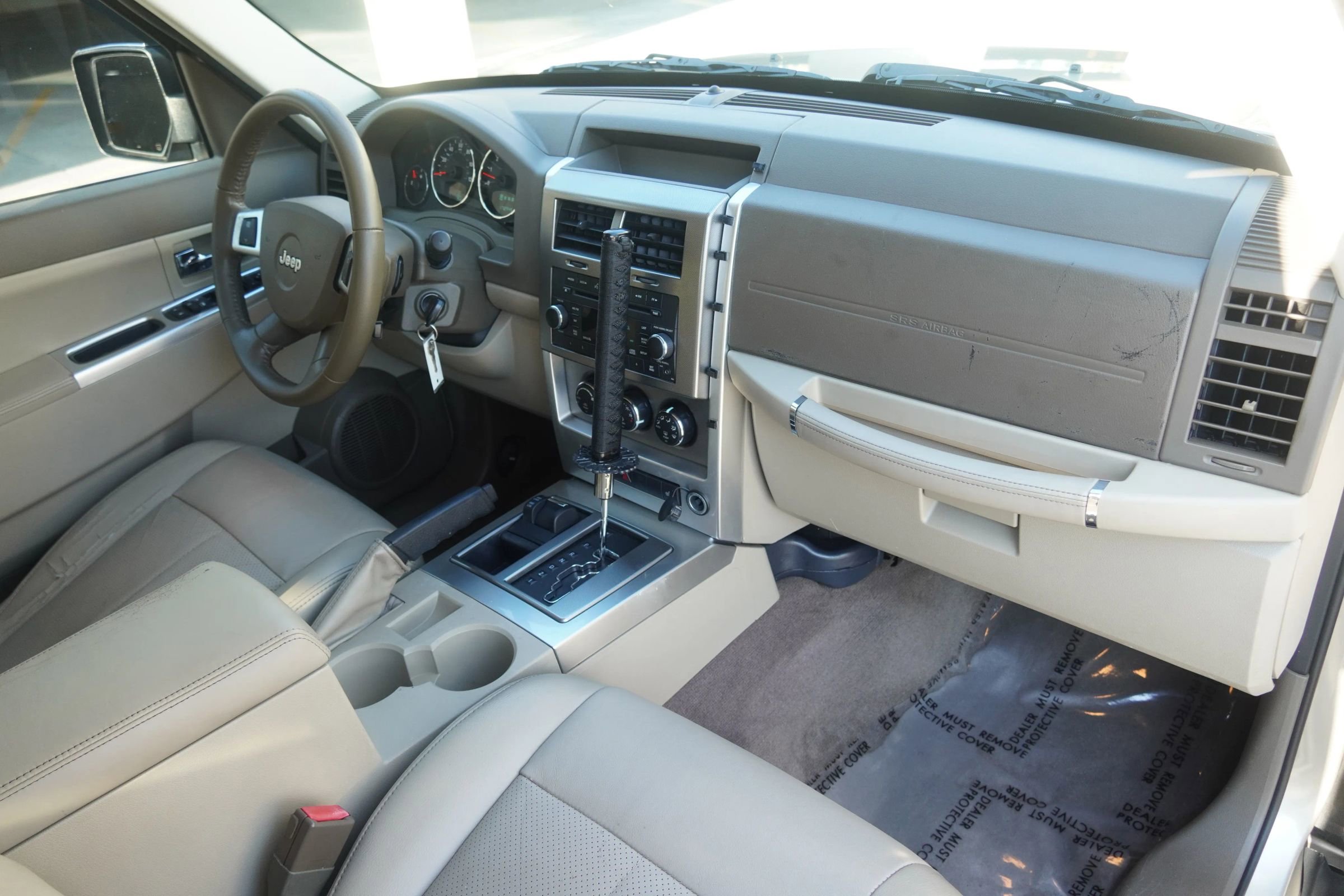 Used 2010 Jeep Liberty Limited w/ Tire & Wheel Group image 40