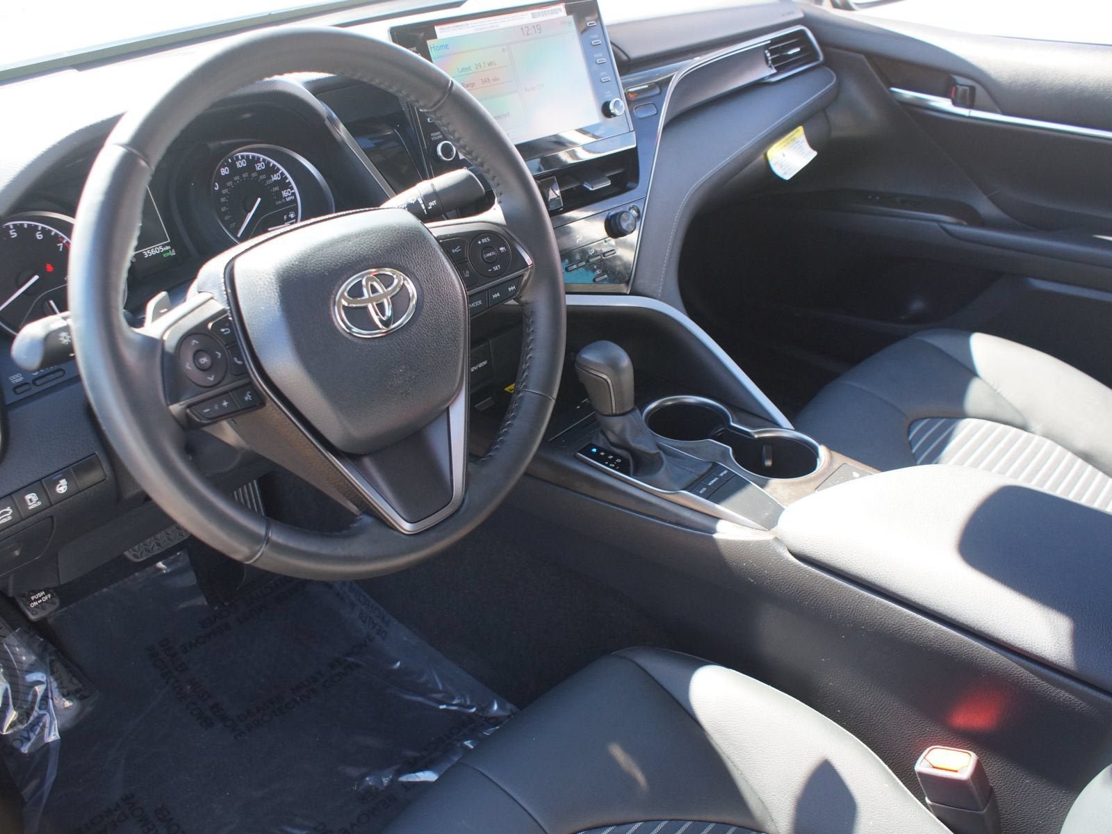 Used 2024 Toyota Camry SE w/ Cold Weather Package FWD image 14