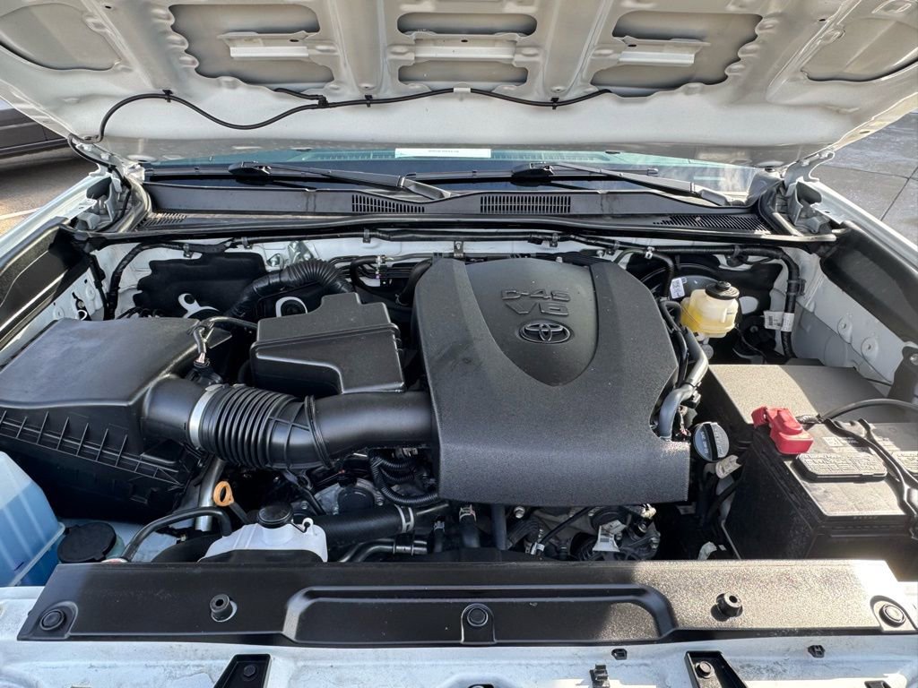 Used 2022 Toyota Tacoma TRD Sport w/ Technology Package image 5