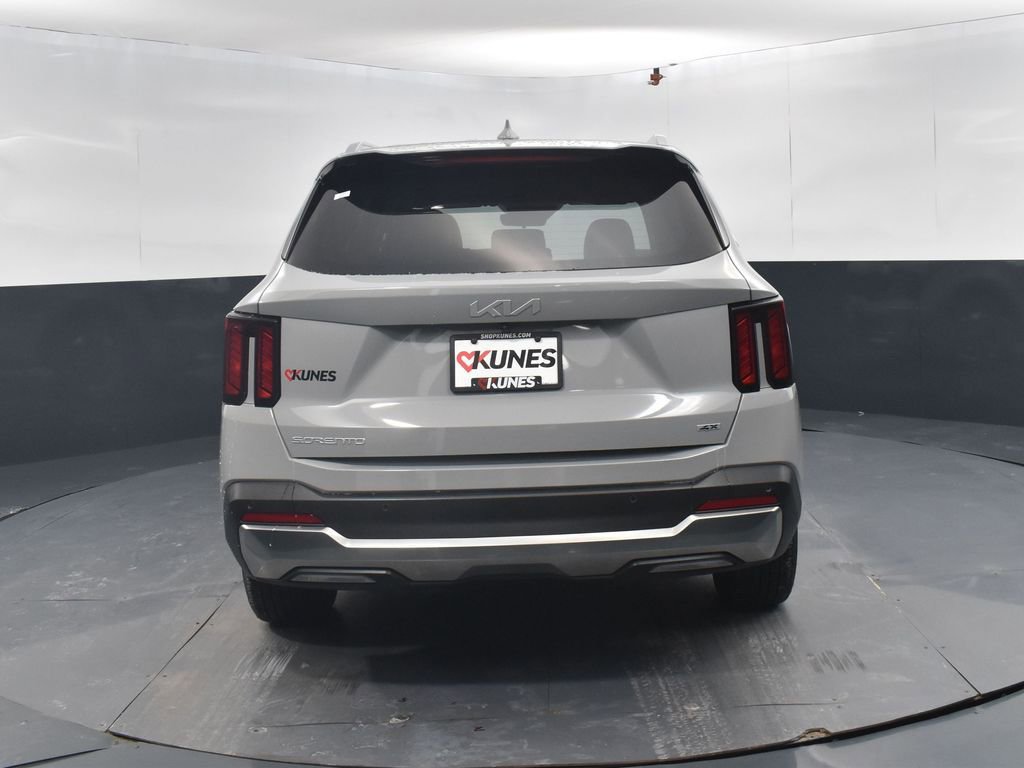 Used 2025 Kia Sorento S image 8