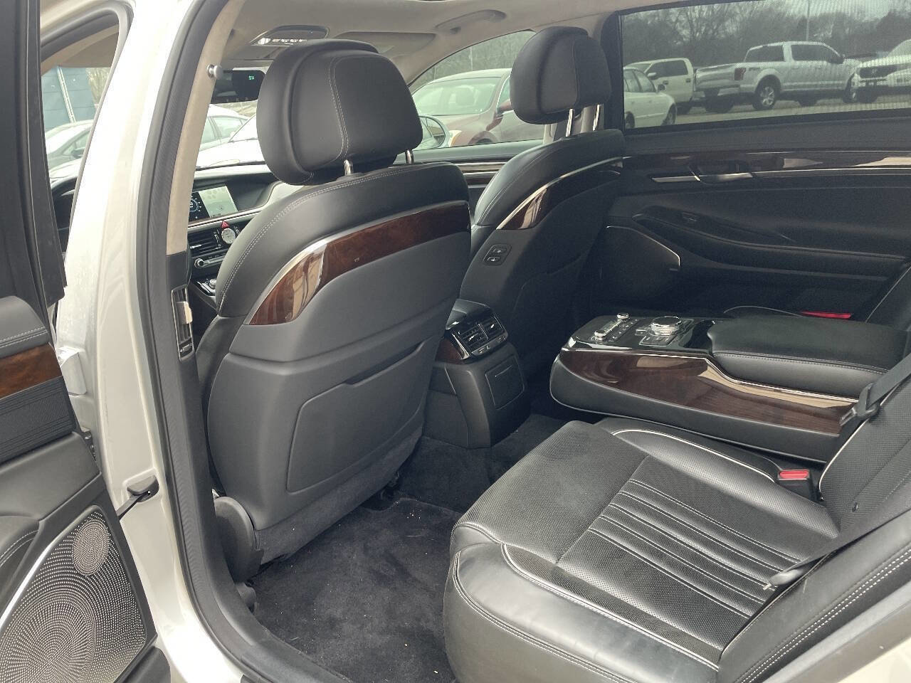 Used 2019 Genesis G90 3.3T Premium image 18