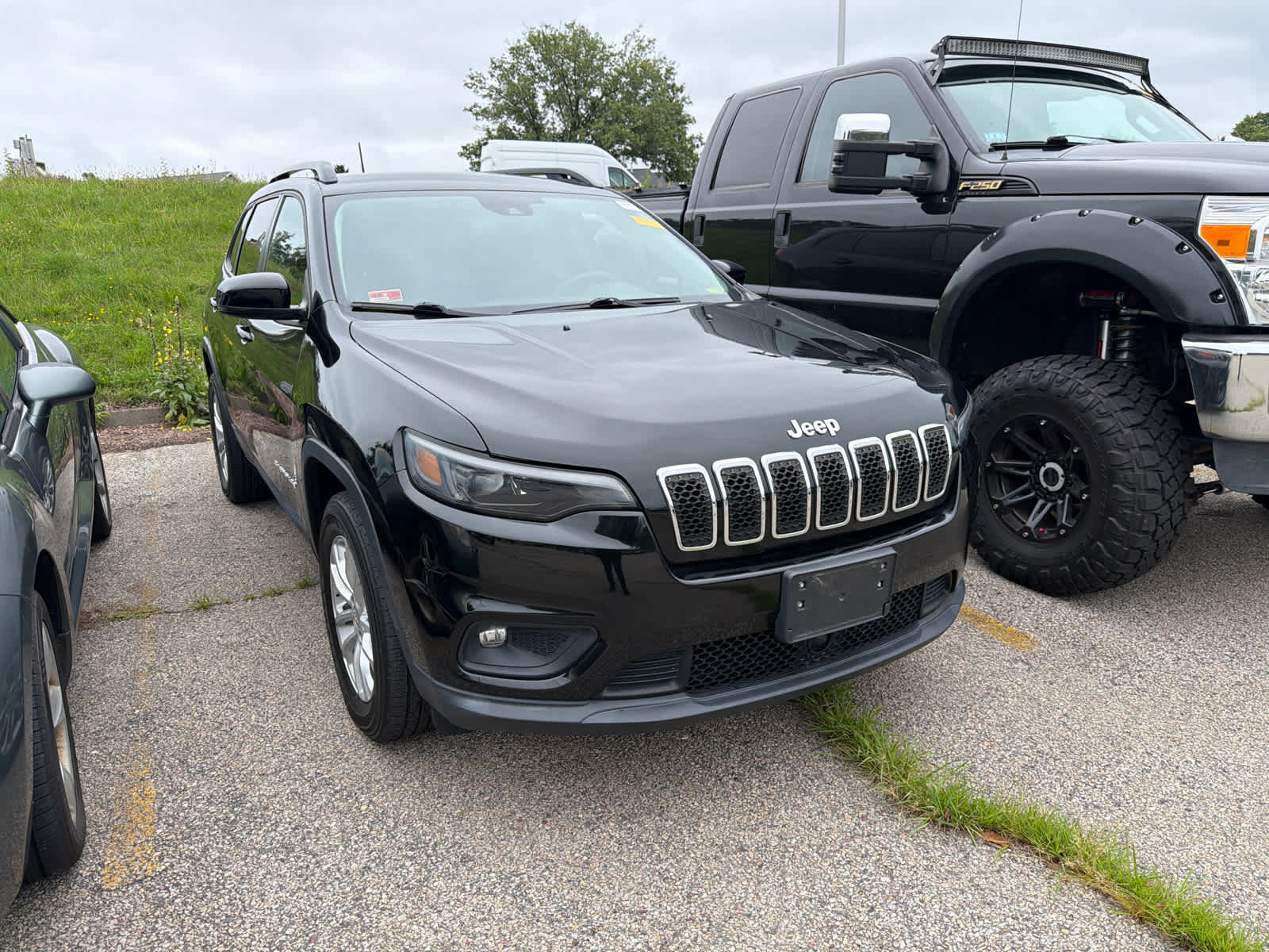Used 2022 Jeep Cherokee Latitude Lux AWD/4WD image 3