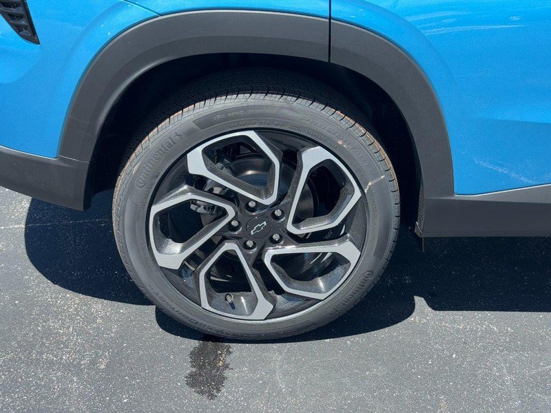 New 2026 Chevrolet Trax RS w/ Sunroof Package FWD image 4
