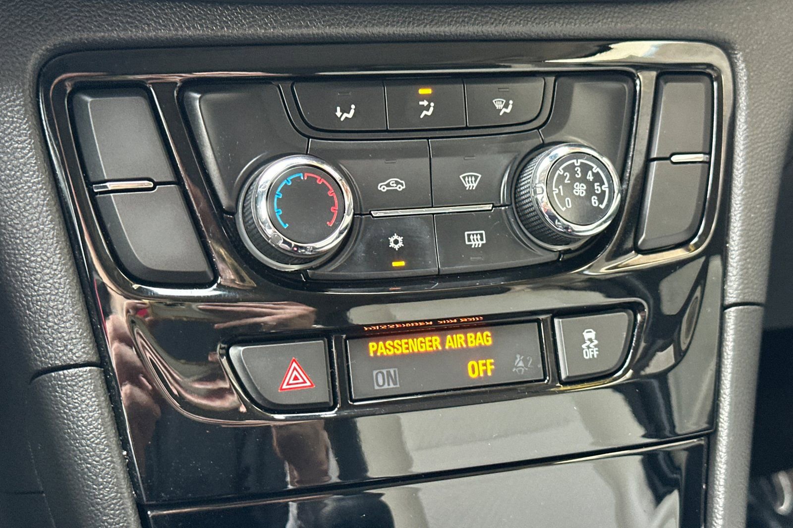 Certified 2018 Buick Encore Preferred image 26