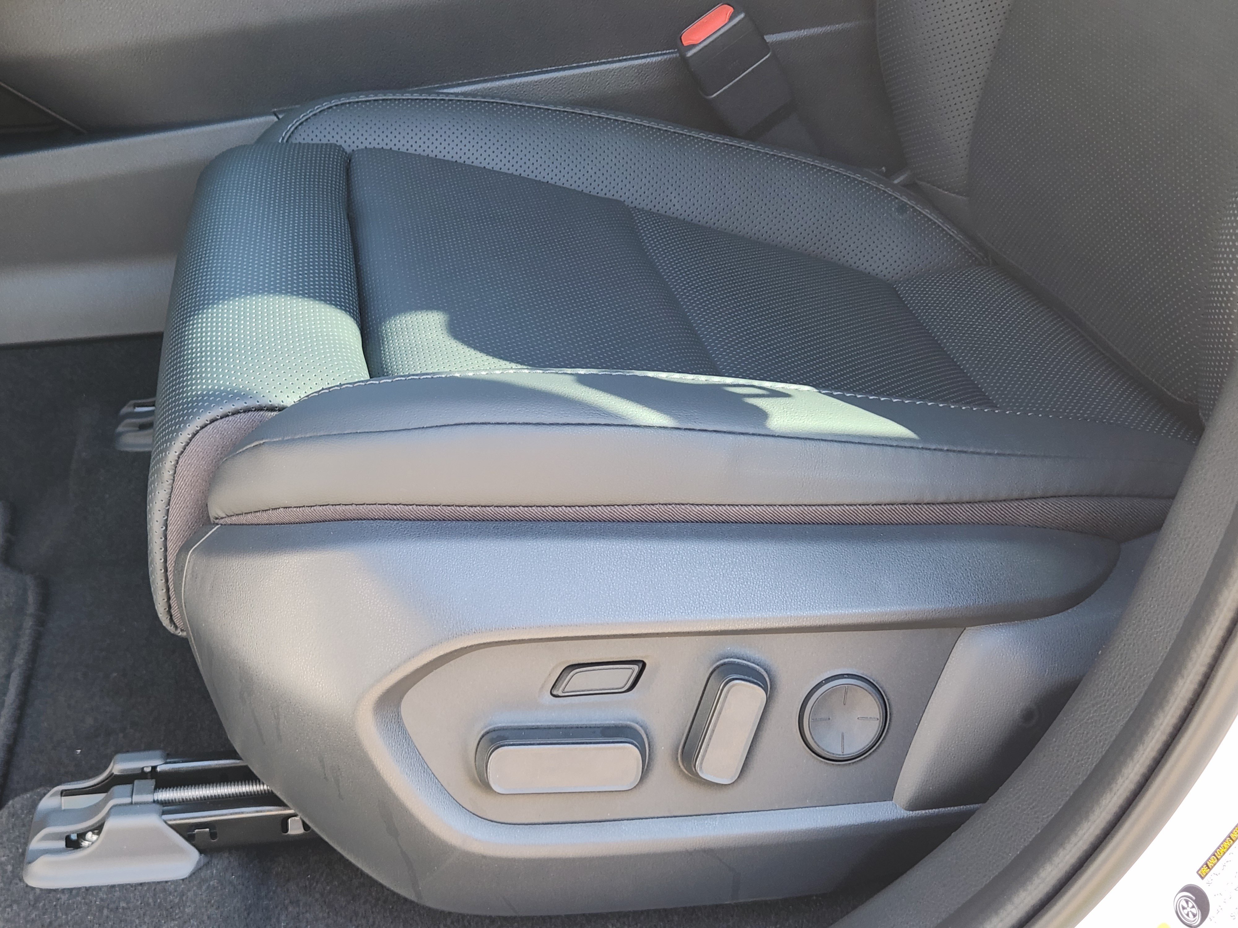 New 2026 Lexus ES 350e FWD image 19