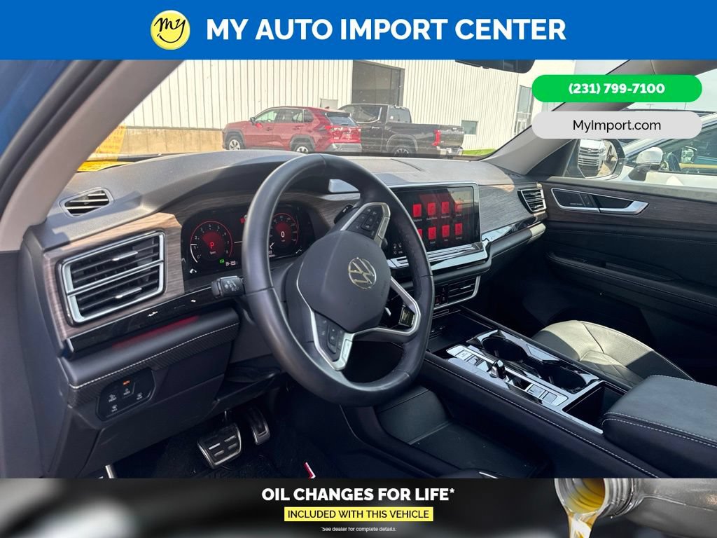 Used 2025 Volkswagen Atlas SEL Premium R-Line AWD/4WD image 8