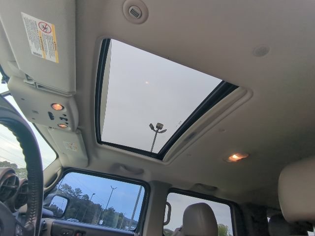 Used 2004 HUMMER H2 w/ Preferred Equipment Group AWD/4WD image 23