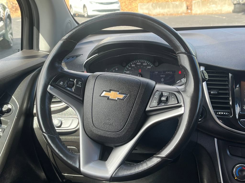 Used 2017 Chevrolet Trax LT w/ LT Convenience Package AWD/4WD image 18