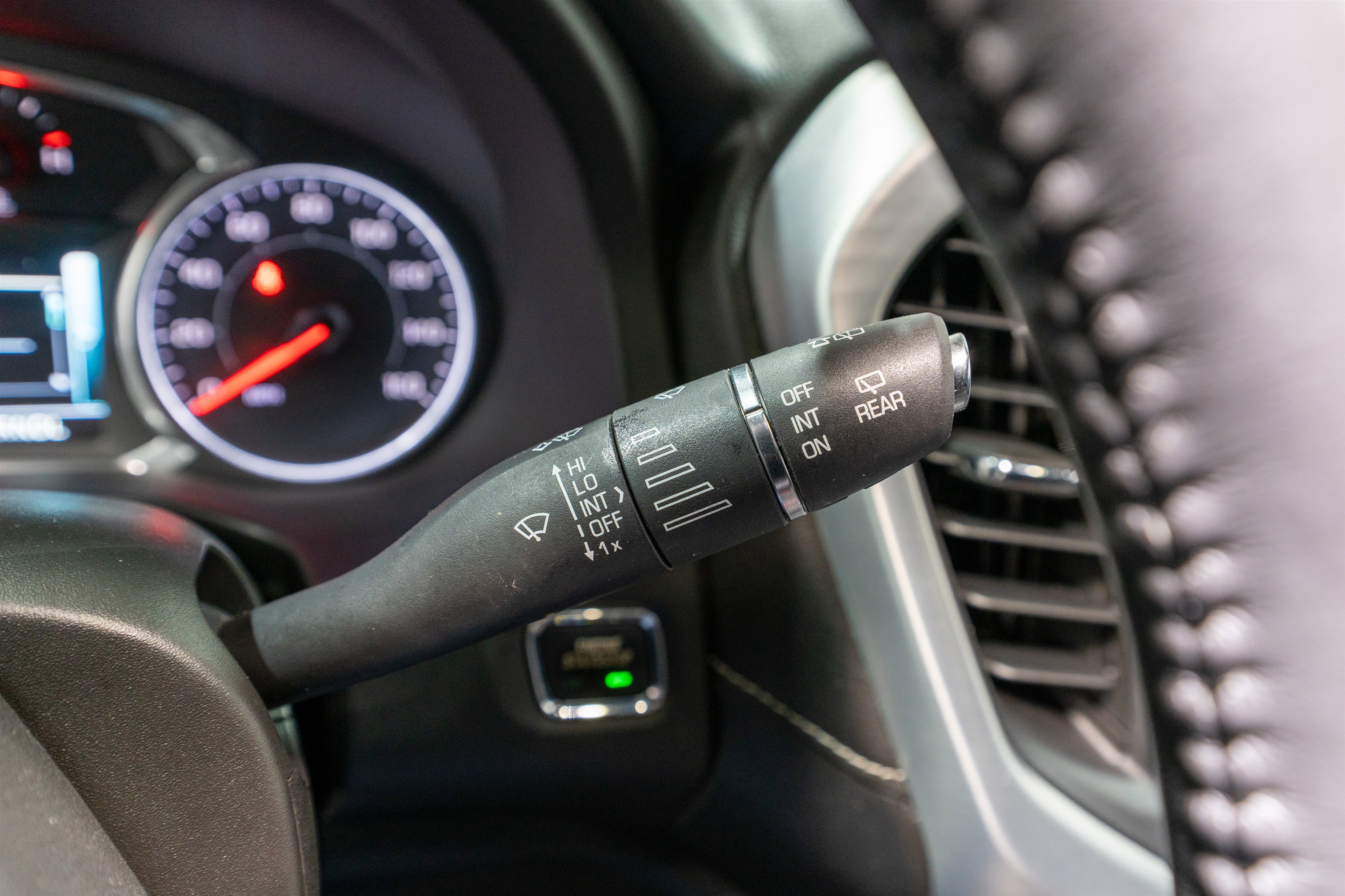 Used 2018 GMC Acadia SLT w/ LPO, Black Accent Package image 29