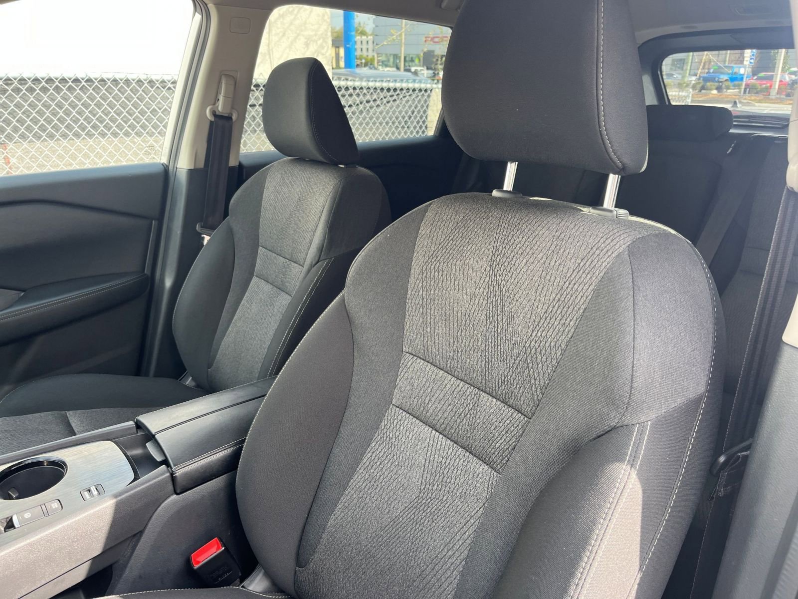 Used 2025 Nissan Rogue SV FWD image 37