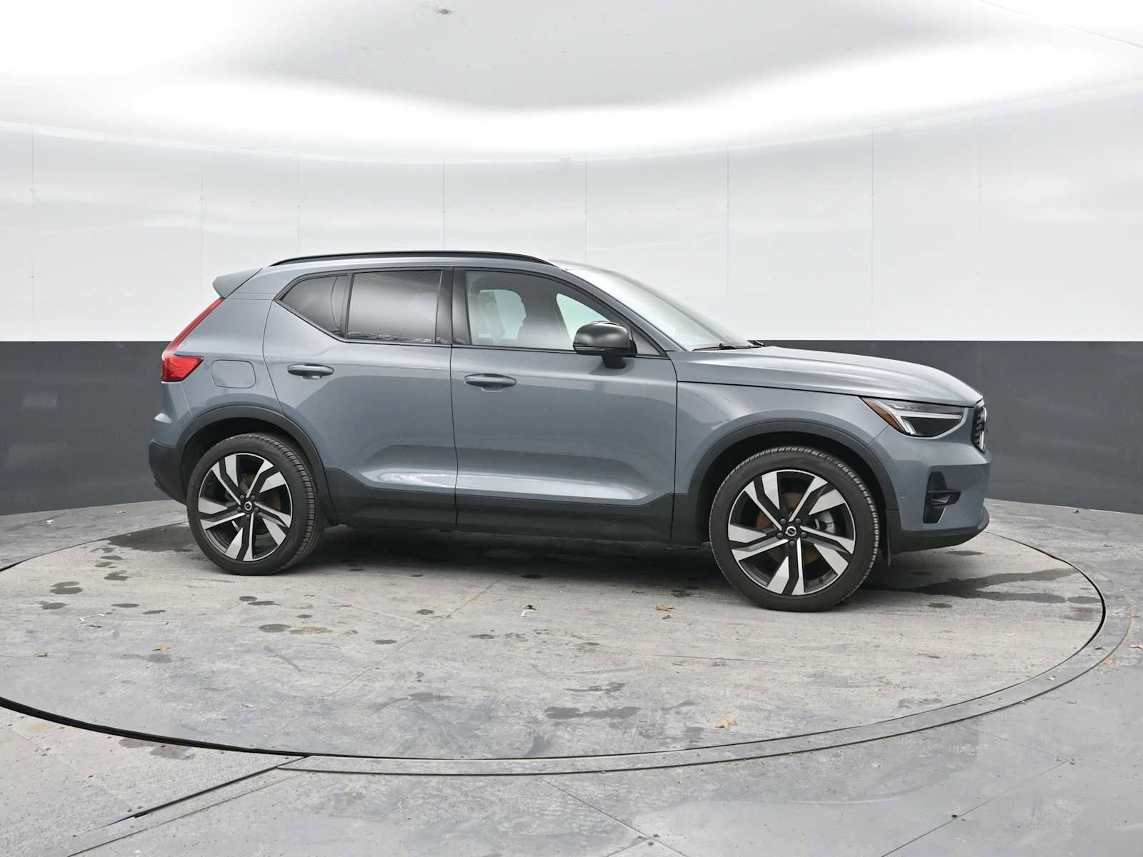 Used 2023 Volvo XC40 B5 Plus w/ Driver Assist Package image 8