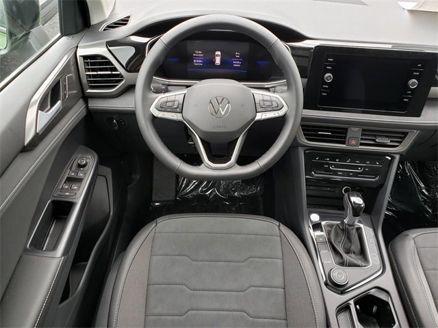 New 2025 Volkswagen Taos SE image 10