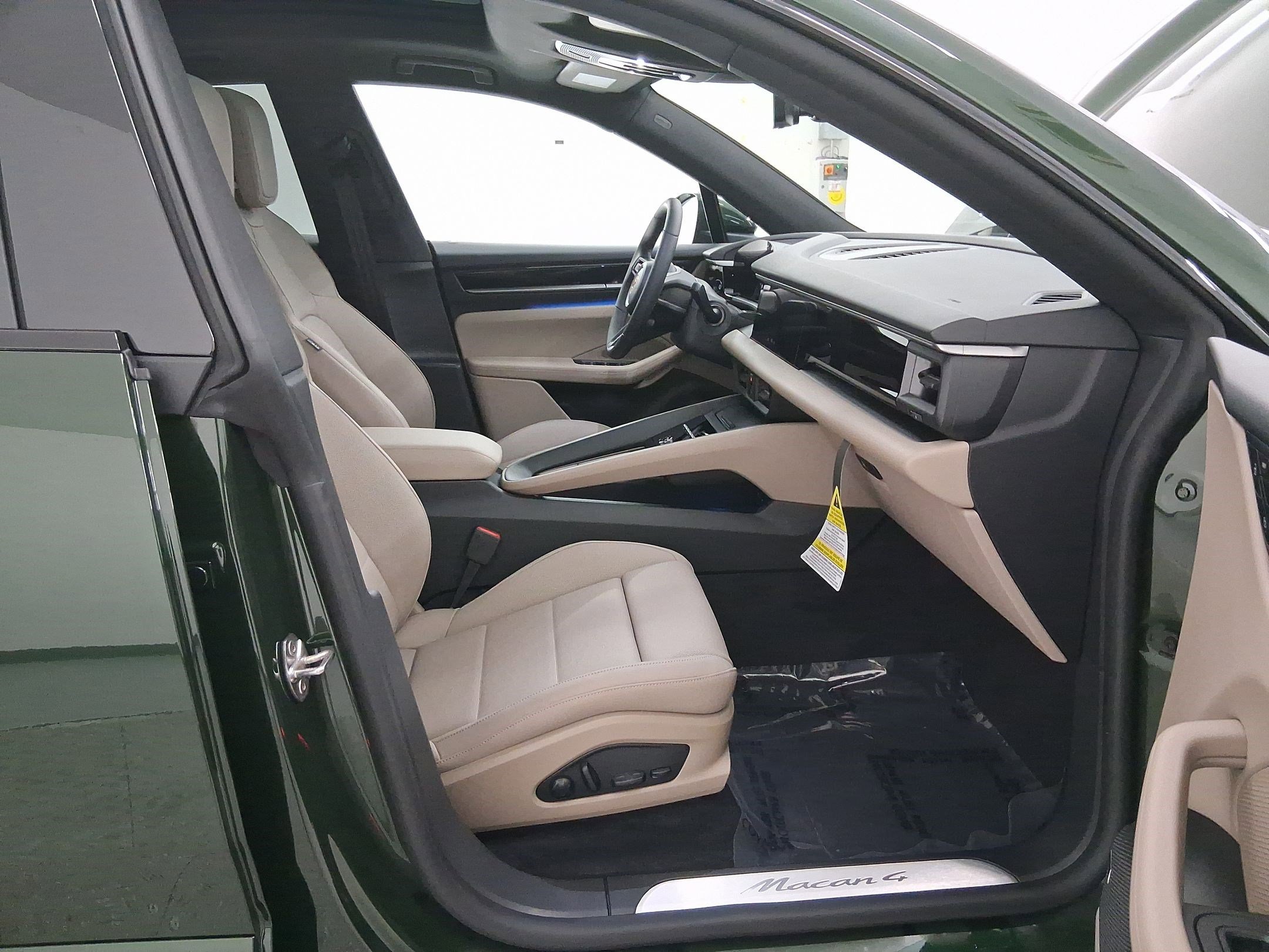 Used 2026 Porsche Macan image 35