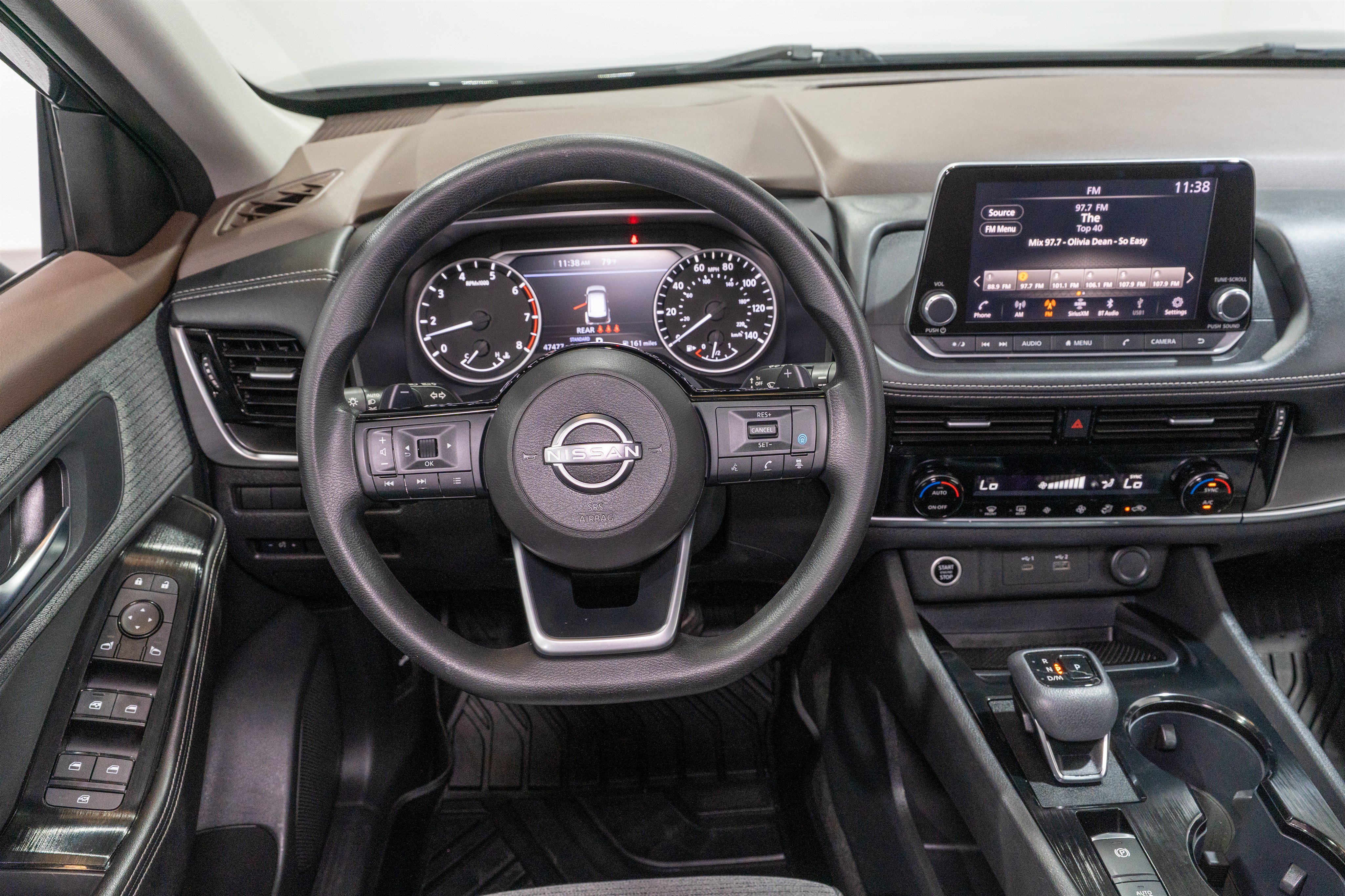 Used 2022 Nissan Rogue SV FWD image 11