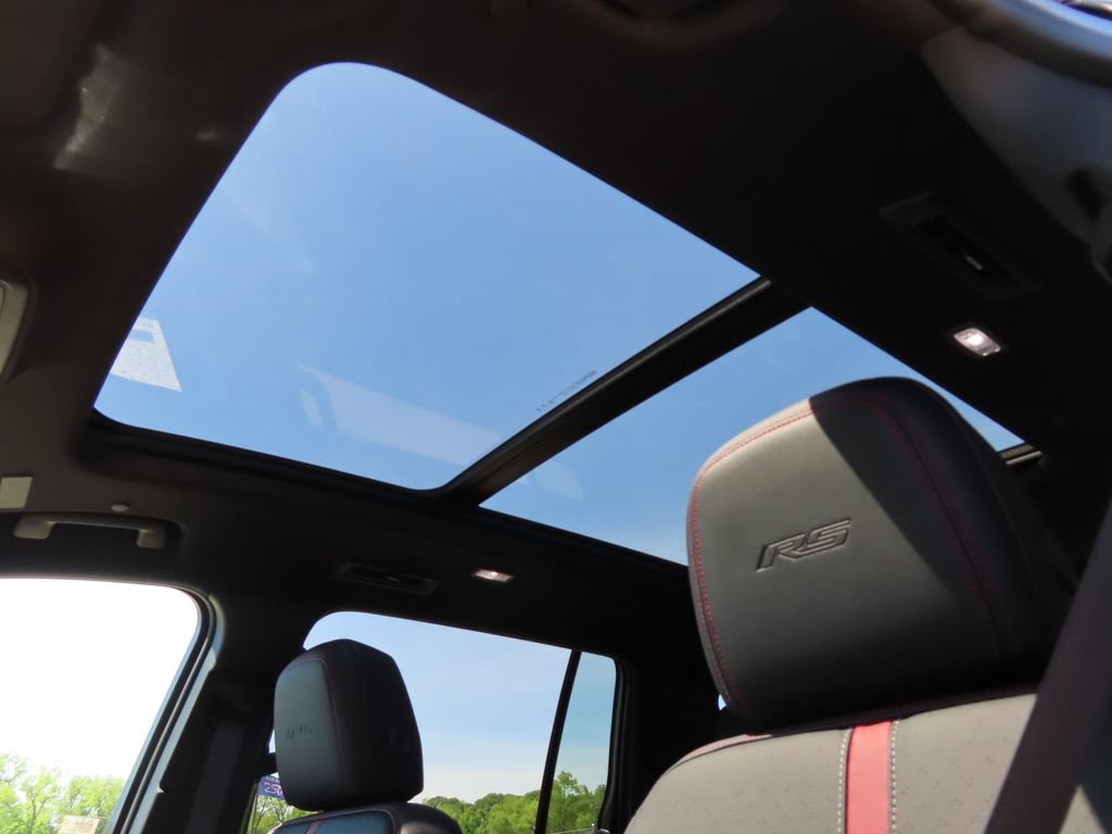 New 2026 Chevrolet Traverse RS w/ LPO, Floor Liner Package AWD/4WD image 7